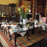 ビュッフェスタイルの朝食