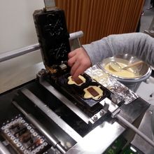 チョコレートを入れてます