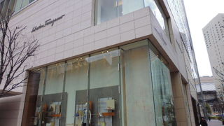 ブランドのビル