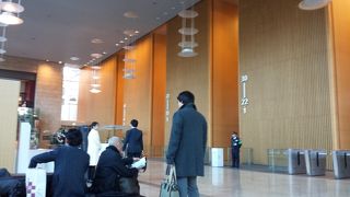 駅直結。地下にレストラン街がある