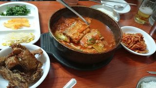 見た目より辛くないし味も濃くない