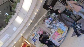 駅のすぐ隣にあります