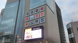 土曜日夕方のレストラン街は行列だ