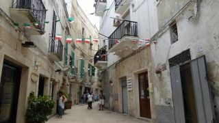 モノポリ旧市街はとても美しく、散策が楽しい♪