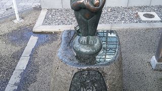 都営新宿線浜町駅すぐそばにある、安産祈願で有名な場所。