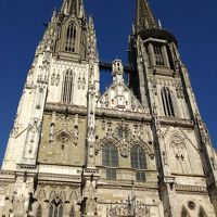 すぐそばにドームがあります