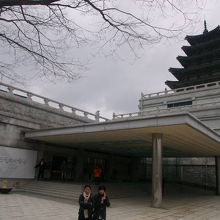 隣接する民俗博物館だけでも相当な見応えがあります