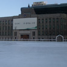 冬の旧ソウル市庁舎の様子