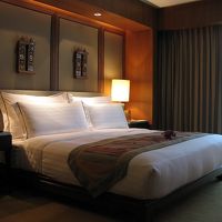 落ち着いた、高級感を感じる客室です