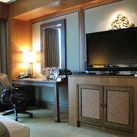 壁にはタイを歎じる意匠が凝らしてあったりします