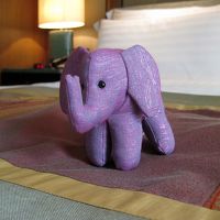 ベッドの象のぬいぐるみ、こんな記念品を見たのも初めてでした