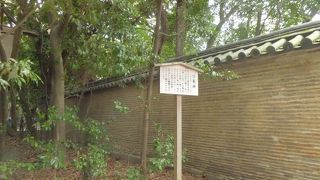 織田信長が寄進した築地塀