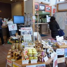 地元の物産がズラリ