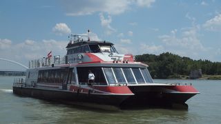 ウィーン - ブラチスラバ間はＴＷＩＮ ＣＩＴＹＬＩＮＥＲという高速船でドナウ川クルーズ気分