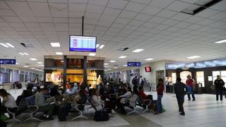 アルパカ製品を扱うペルーブランドKUNAが入っています。