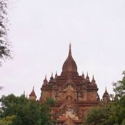 大きく美しい寺院