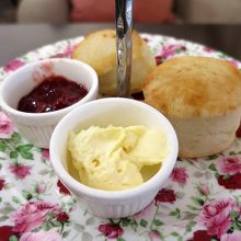 クロテッドクリームなど、中身は本格派でした 