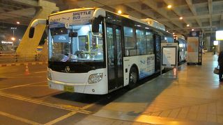 空港間の送迎シャトルバスは無料です！