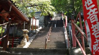 参拝者泣かせの「結縁坂」