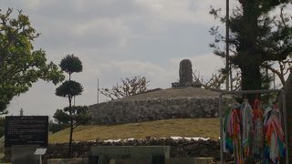 この塔を中心に各県の慰霊塔もある。