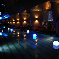 33階のSky Bar。DJが入ってクラブ状態