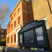 ここがレイトン ハウスの入口です