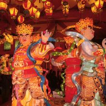 湊公園の大きな飾りランタン