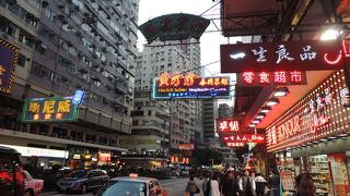 香港を象徴する通り