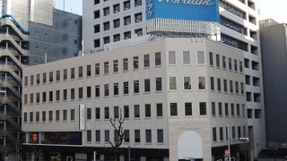 洋画、日本画、彫刻などの展示会が開かれています。