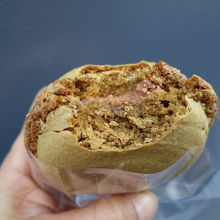 マカロンにはフランボワーズ・クリームがたっぷり