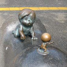 水木しげる記念館前の鬼太郎、目玉おやじの像