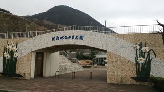 水仙の香に・・・