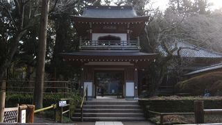 北鎌倉駅の近くにある自然豊かなお寺です