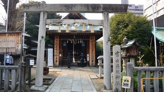 大須観音のすぐ東・威厳がある建築