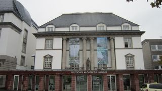 月末土曜日は無料