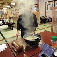 朝食では石焼を入れた熱々味噌汁