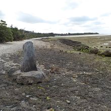 バックの砂浜が、コンドイ浜。