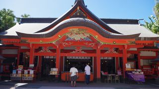 南国の独特な雰囲気の神社