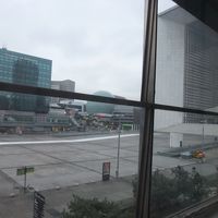 目の前にも大きなショッピングモールがあります。