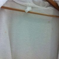 何汚れか分かりませんでしたがぽつぽつ１着だけついていました