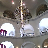 ロビーのシャンデリア