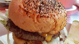 ボリューミーなバーガー