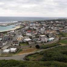 祖納の集落を見下ろす。