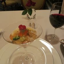 前菜。魚介が新鮮。