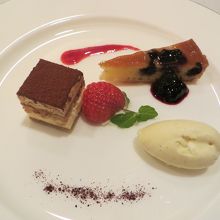 デザート盛り合わせ。