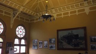 駅に隣接するレストラン・・・