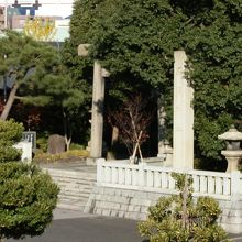 石浜神社の鳥居です。