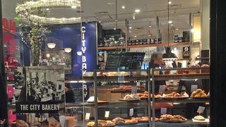 品川駅、THE CITY BAKERYで、バゲットオーガニック