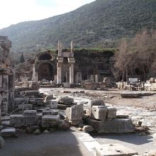 ドミティアヌス神殿