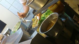 ローカルな雰囲気の夜市